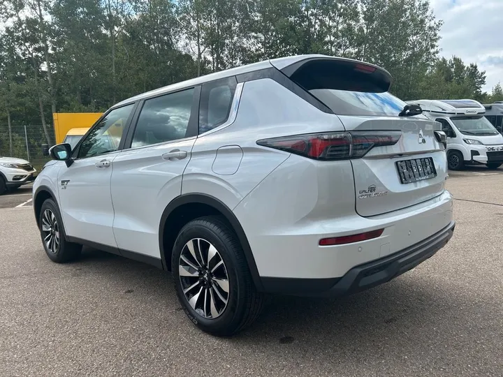 Mitsubishi Plug-in Hybrid Outlander
