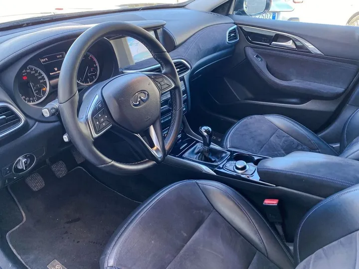 Infiniti Q30