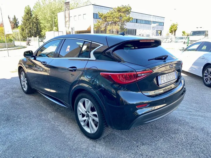 Infiniti Q30