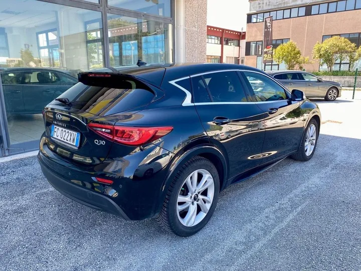 Infiniti Q30