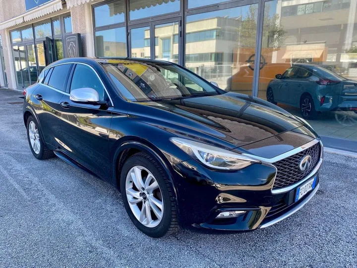Infiniti Q30
