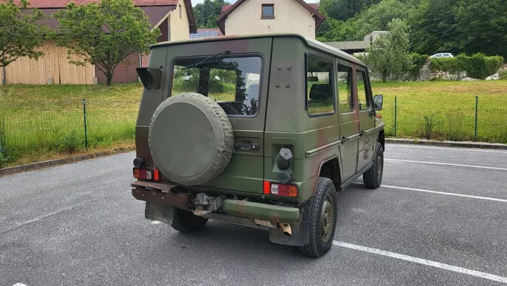 Mercedes-Benz G 230