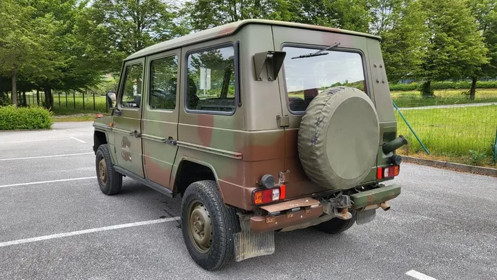 Mercedes-Benz G 230