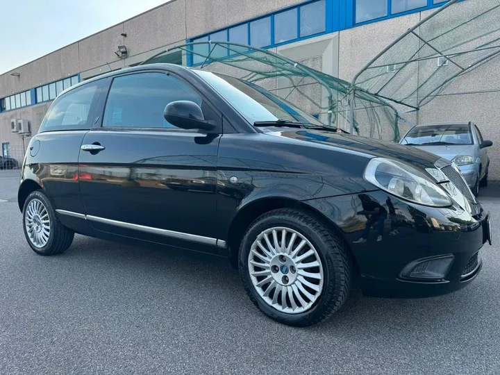 Lancia Ypsilon