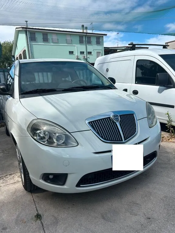 Lancia Ypsilon