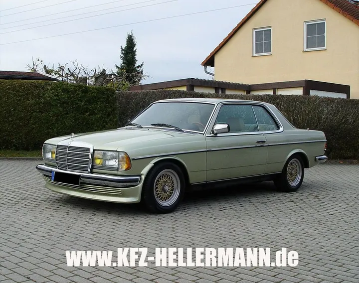 Mercedes-Benz 230
