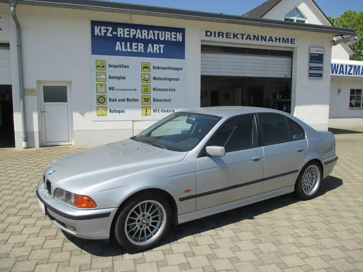 BMW 528