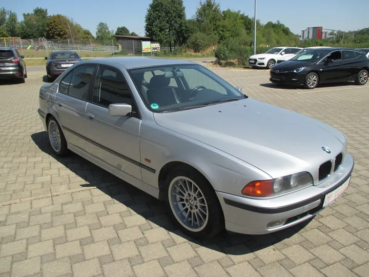 BMW 528