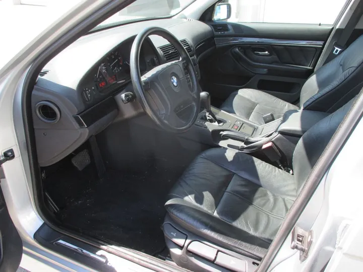 BMW 528