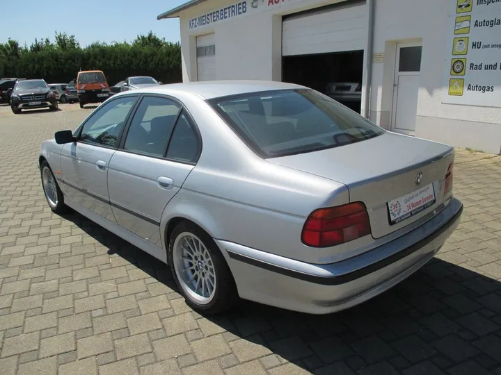 BMW 528