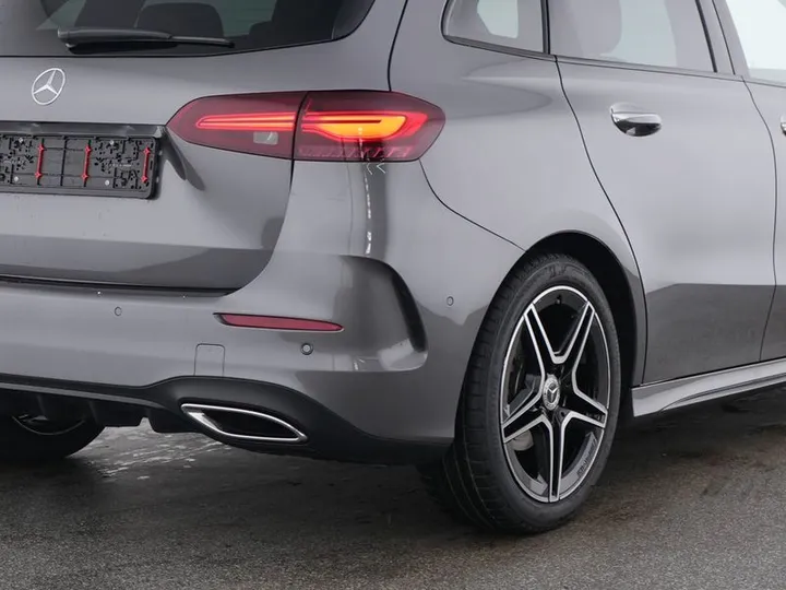 Mercedes-Benz B 180