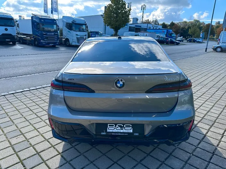 BMW 740