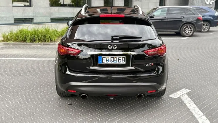 Infiniti QX70