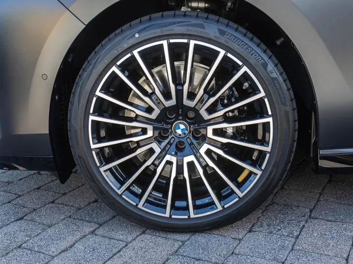 BMW 740