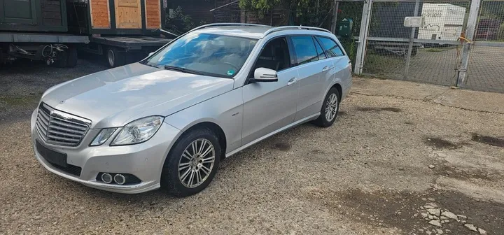 Mercedes-Benz E 200