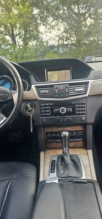 Mercedes-Benz E 200