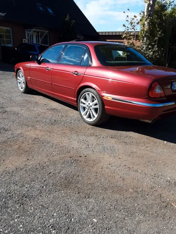 Jaguar XJR