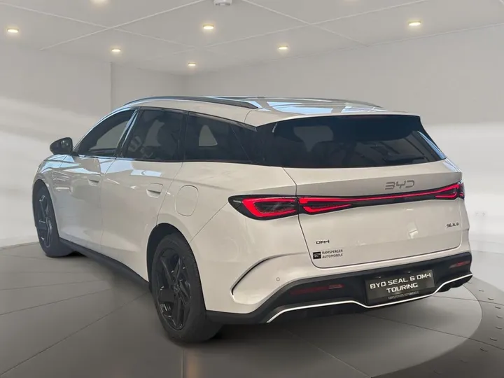BYD SEAL 6