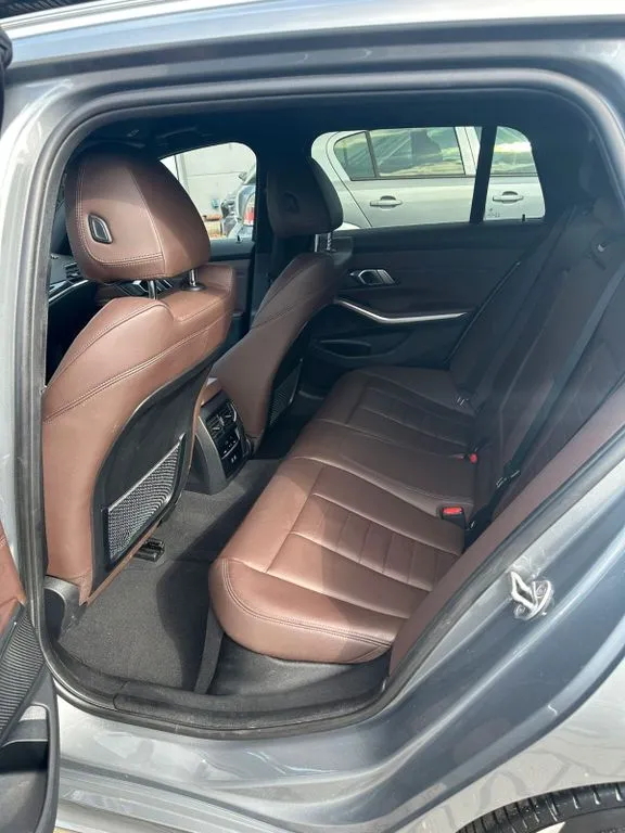 BMW 330