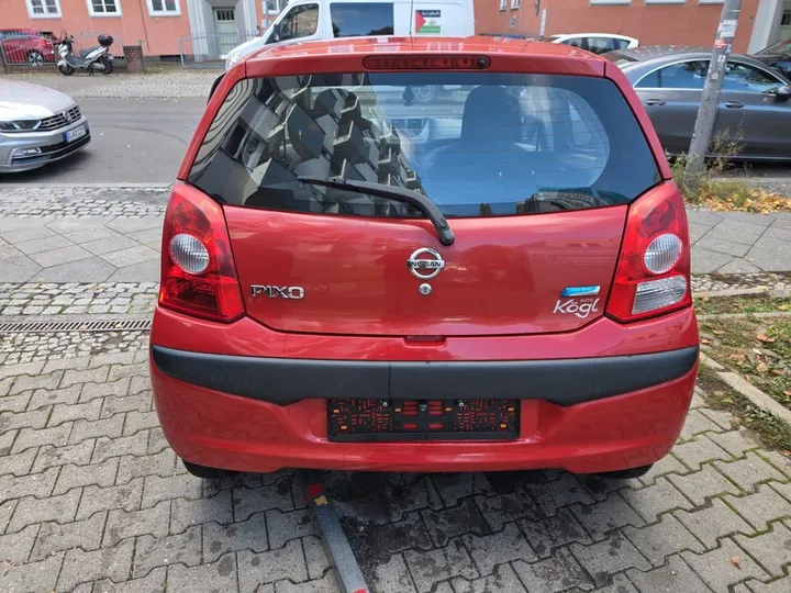 Nissan Pixo