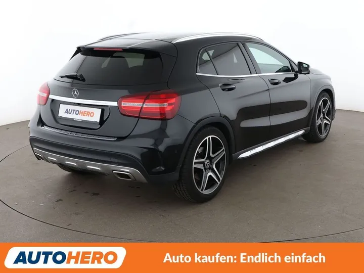 Mercedes-Benz GLA 200