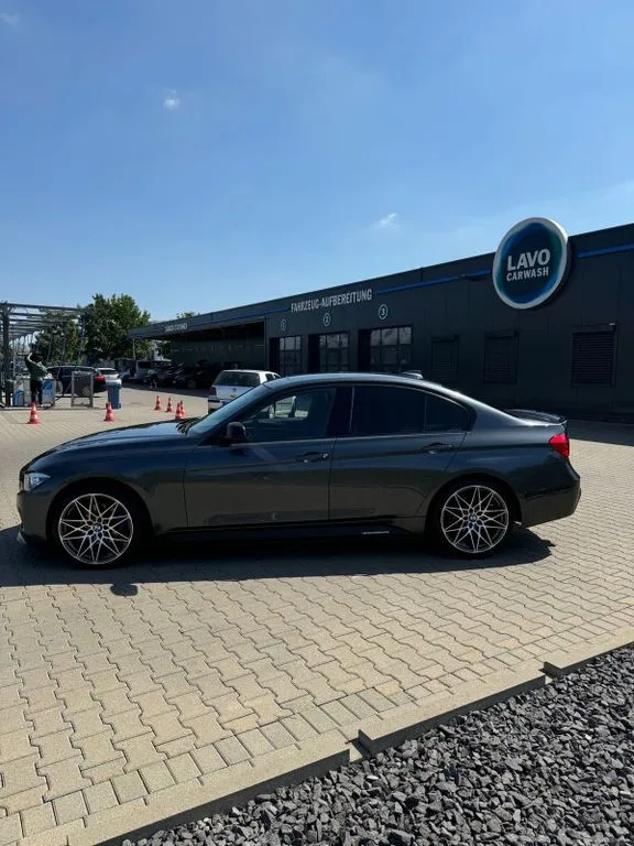 BMW 330