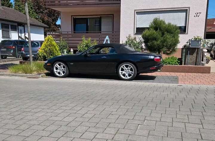 Jaguar XK8