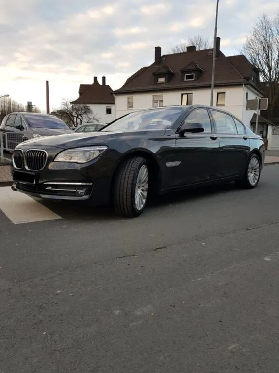BMW 750