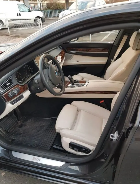 BMW 750