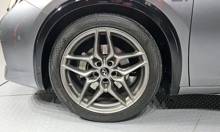 Infiniti Q30