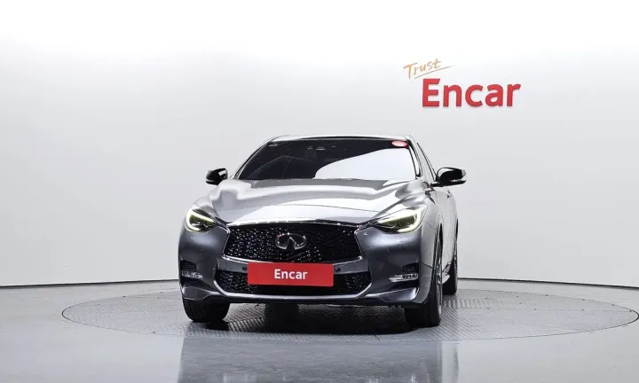 Infiniti Q30