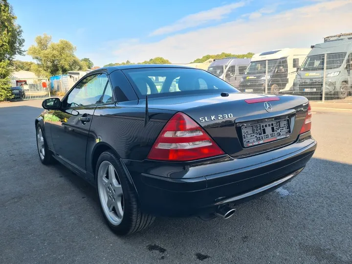 Mercedes-Benz SLK 230