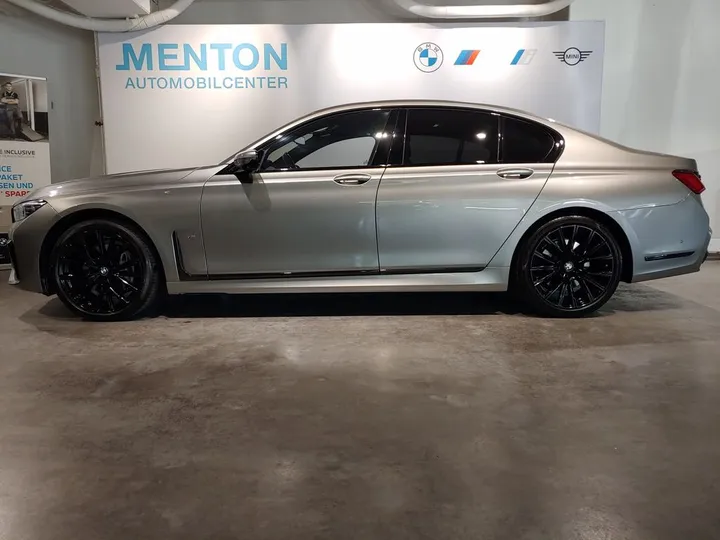 BMW 730