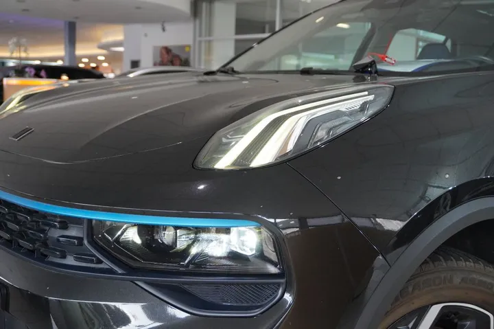 Lynk&Co 01