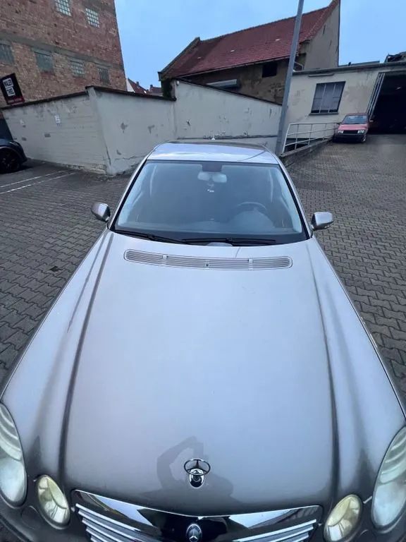 Mercedes-Benz E 230