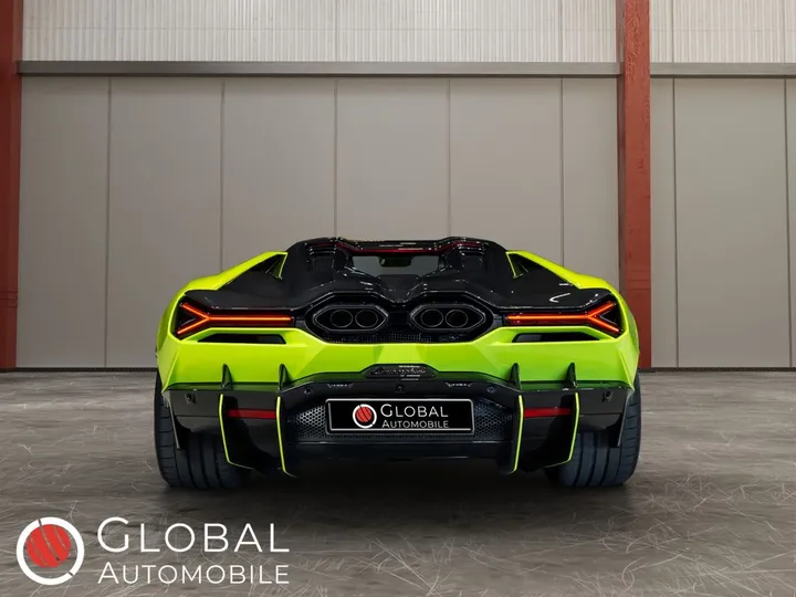 Lamborghini Revuelto