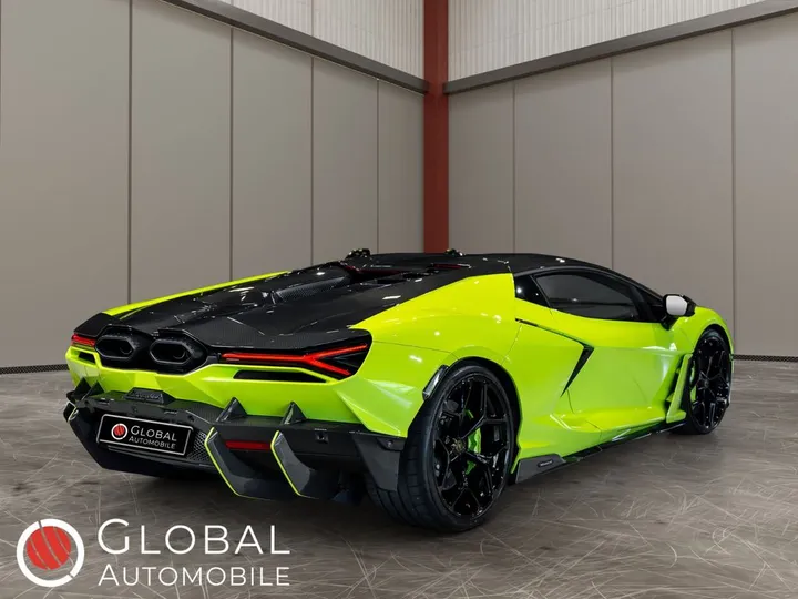 Lamborghini Revuelto