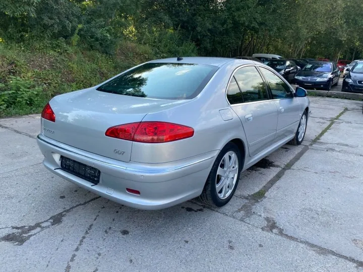 Peugeot 607