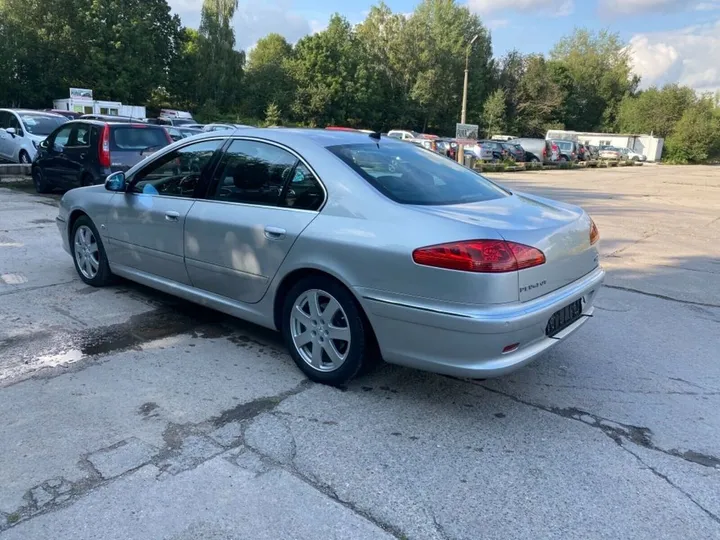 Peugeot 607