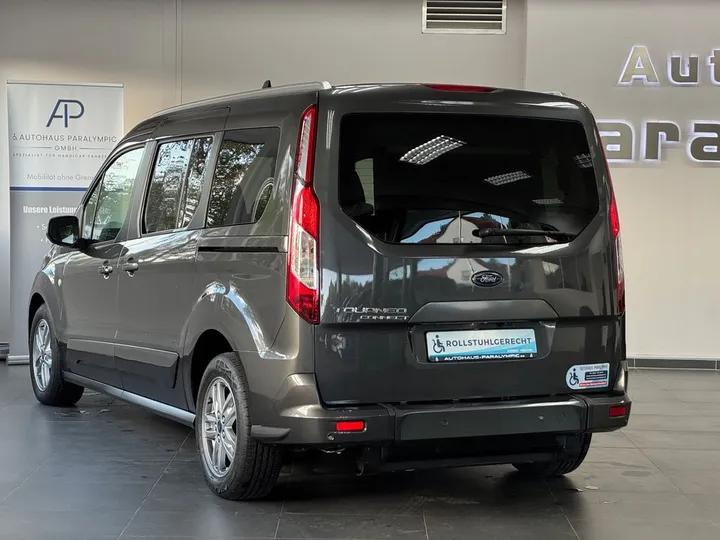 Ford Grand Tourneo