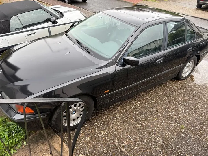 BMW 528
