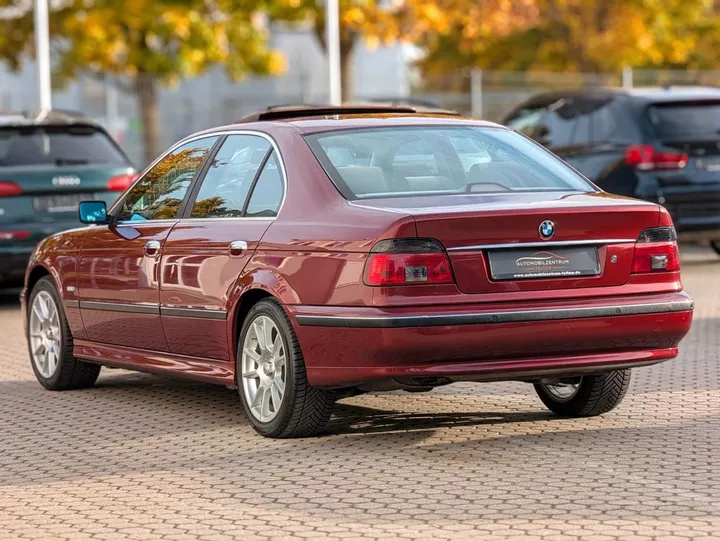 BMW 523