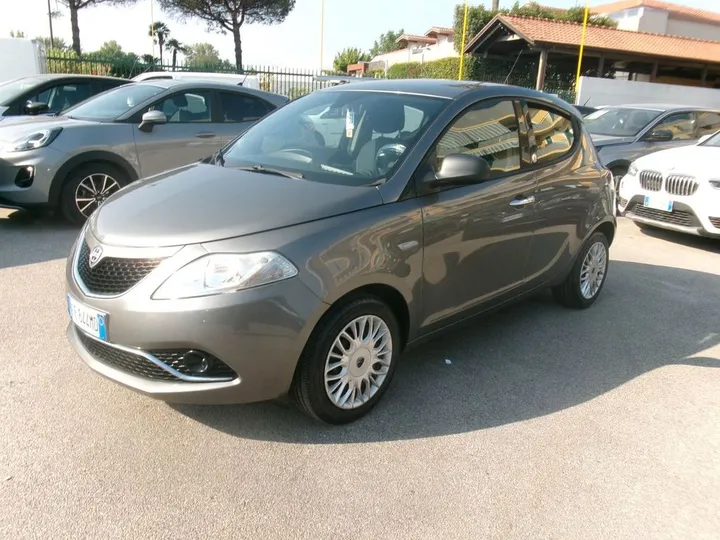 Lancia Ypsilon