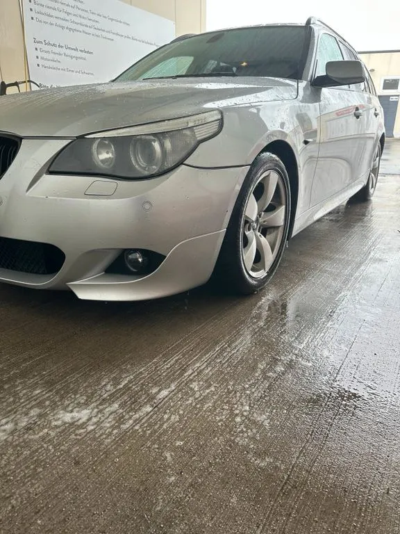BMW 525