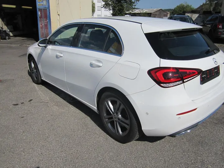 Mercedes-Benz A 220