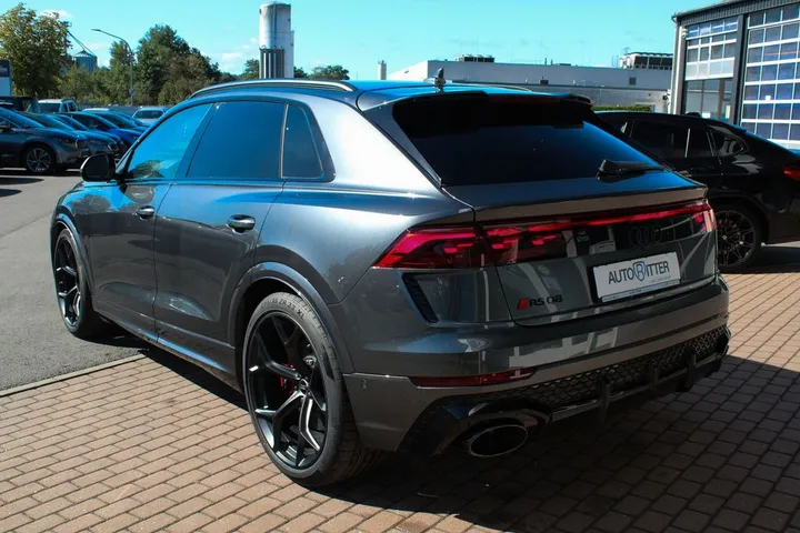 Audi RSQ8
