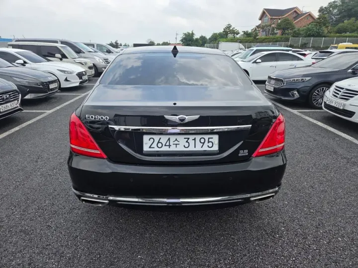Genesis EQ900