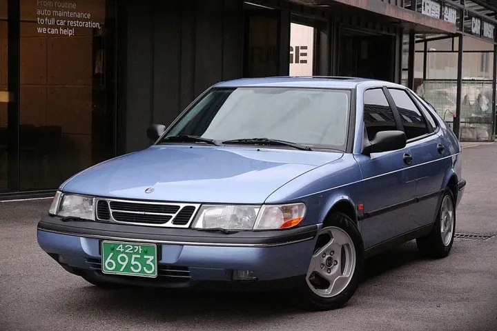 Saab 900