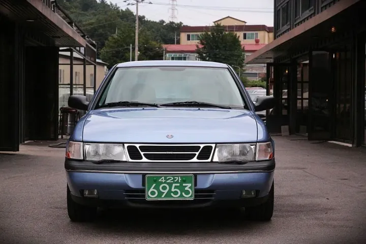 Saab 900