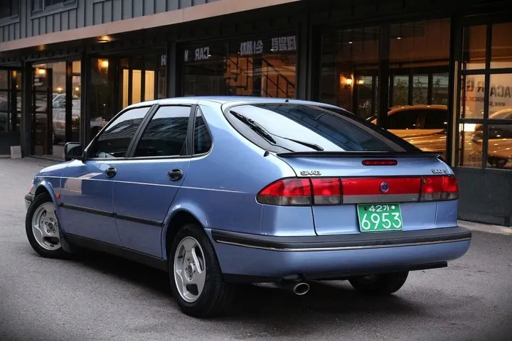 Saab 900